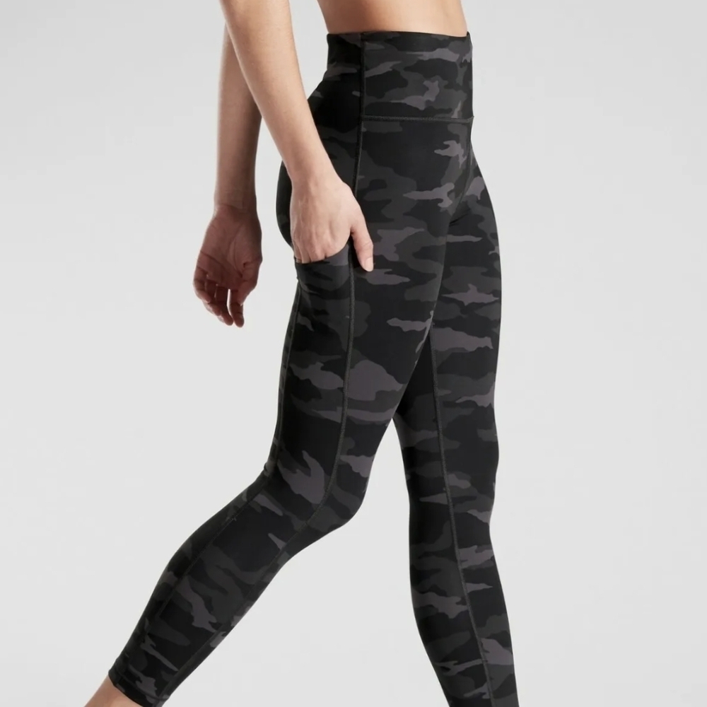 Athleta Ultimate 7/8 Tight Camo Women's Small